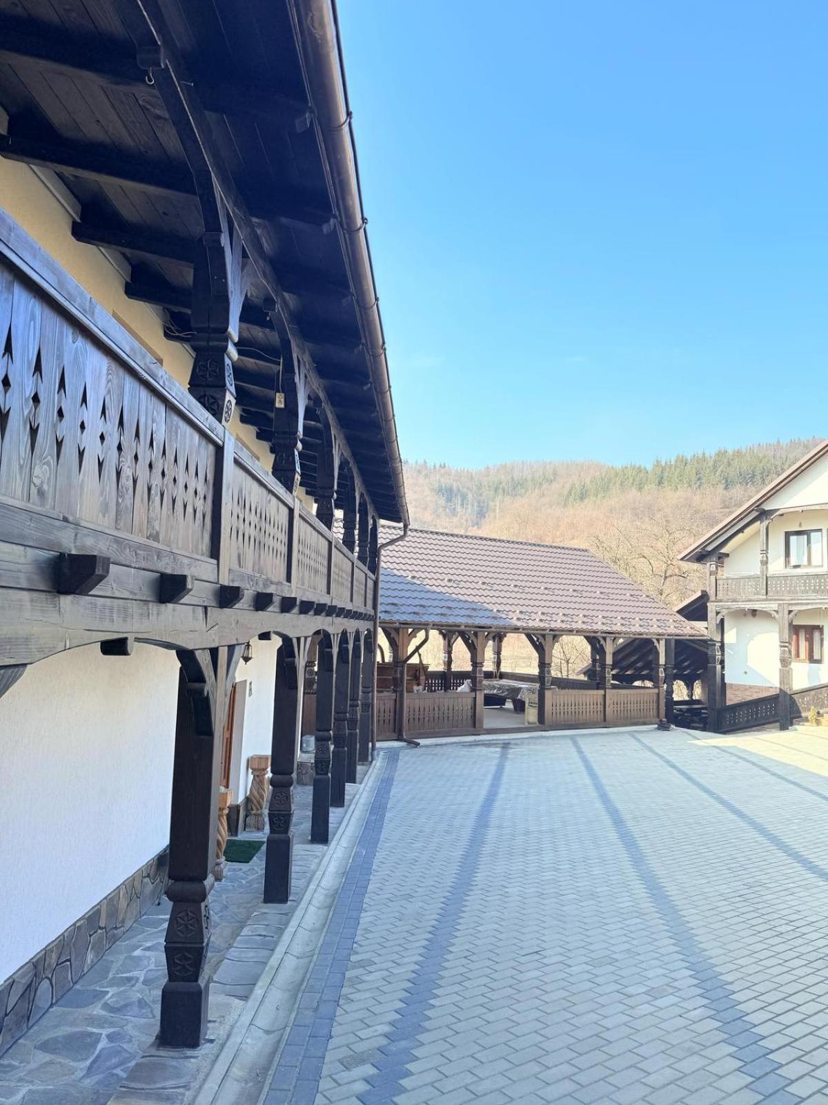 Gospodaria Klaus Rozavlea Exterior foto
